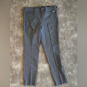 JONES NEW YORK Womens Slim Ankle trousers. Size Large.